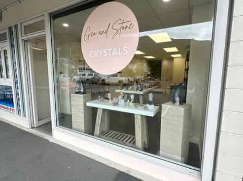 Petite Office or Retail Space Delight