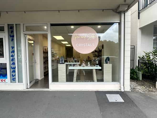 Petite Office or Retail Space Delight