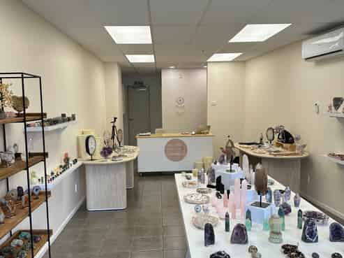 Petite Office or Retail Space Delight