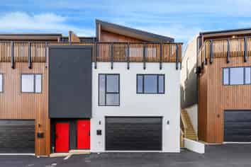 13 Stockden Place, Karori