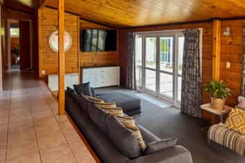 1 Highfield Place, Lynmore