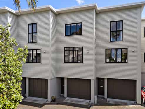 16/17 Lyon Avenue, Mount Albert