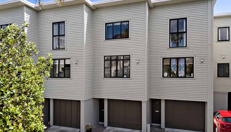 16/17 Lyon Avenue, Mount Albert