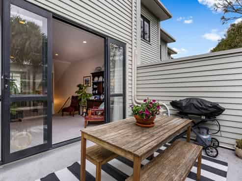 16/17 Lyon Avenue, Mount Albert