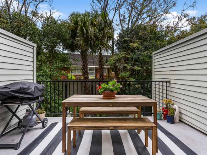 16/17 Lyon Avenue, Mount Albert