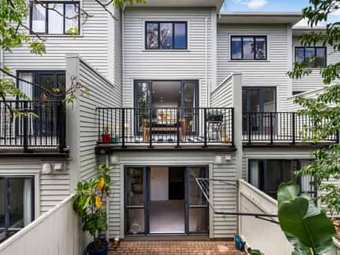 16/17 Lyon Avenue, Mount Albert