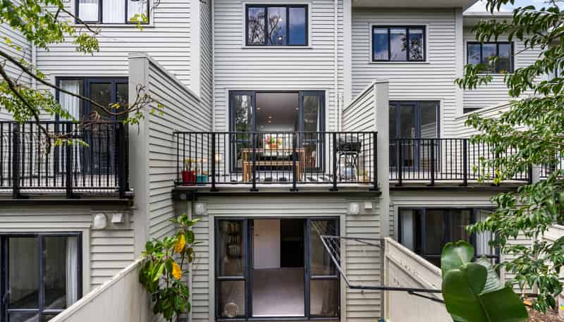16/17 Lyon Avenue, Mount Albert