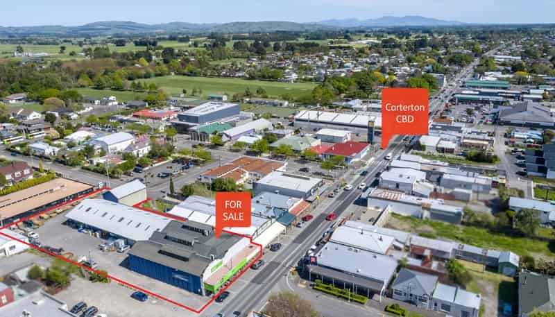 66-80 High Street North, Carterton