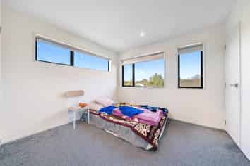 2/15 Rush Place, Mangere