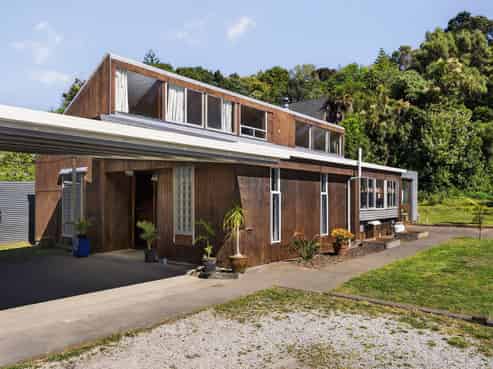 40 Douglas Street, Okitu