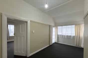 1/102 Barbour Street, Waltham