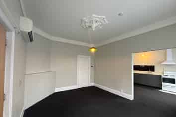1/102 Barbour Street, Waltham