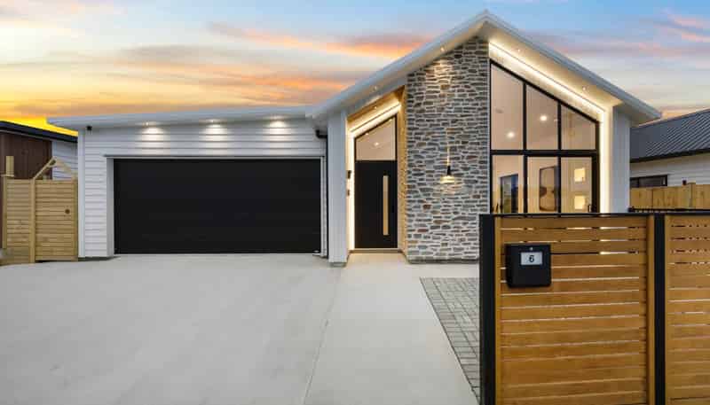 6 & 8 Tuwai Crescent, Opaheke
