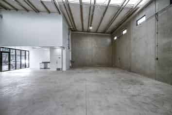 218SQM Modern Industrial Warehouse For Lease
