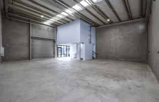 218SQM Modern Industrial Warehouse For Lease