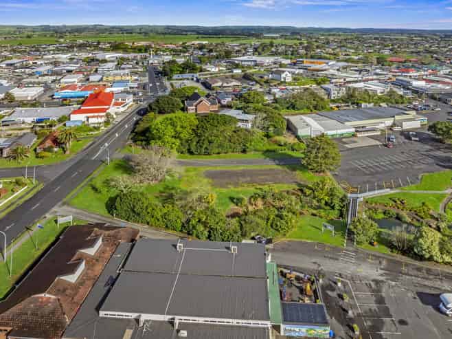 Waiuku - Commercial zoned land