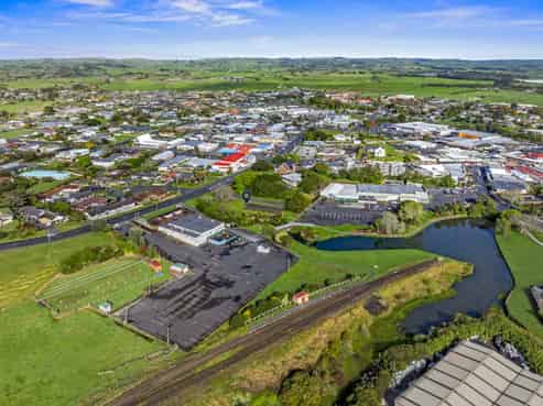 Waiuku - Commercial zoned land