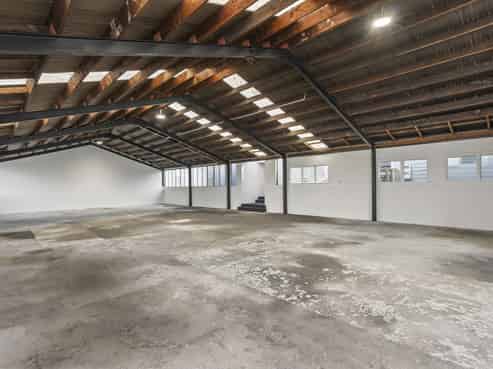 Road-front industrial with live/work opportunity
