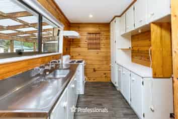 6 Edmund Lomas Grove, Birchville