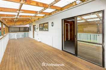 6 Edmund Lomas Grove, Birchville