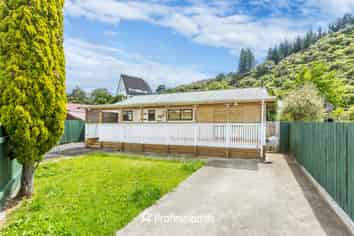 6 Edmund Lomas Grove, Birchville