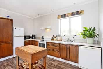 787 Queens Drive, Waikiwi