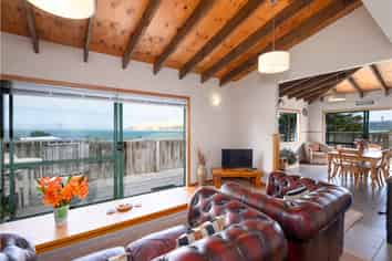 6 Kokohuia Road, Omapere