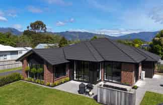 10 Kawatiri Place, Westport