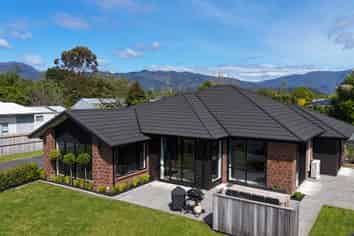 10 Kawatiri Place, Westport