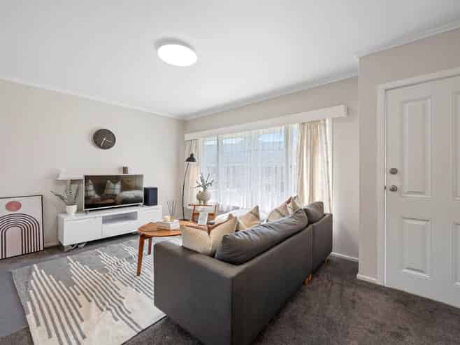 2/56A Taharoto Road, Takapuna