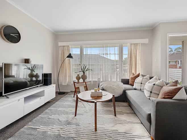 2/56A Taharoto Road, Takapuna