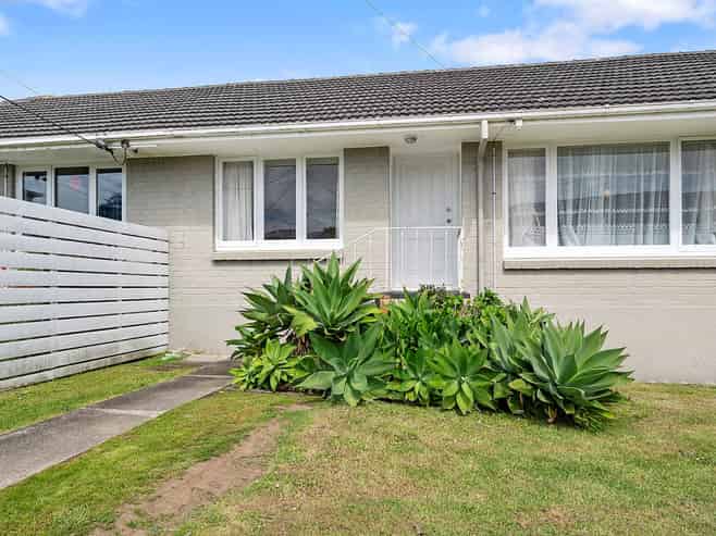 2/56A Taharoto Road, Takapuna