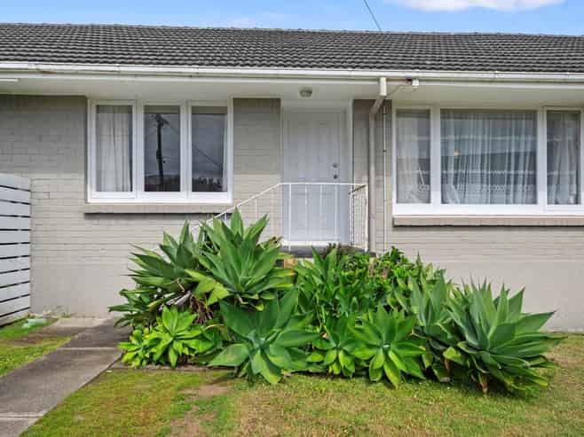 2/56A Taharoto Road, Takapuna