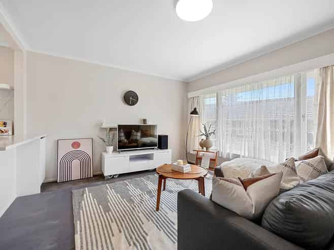 2/56A Taharoto Road, Takapuna