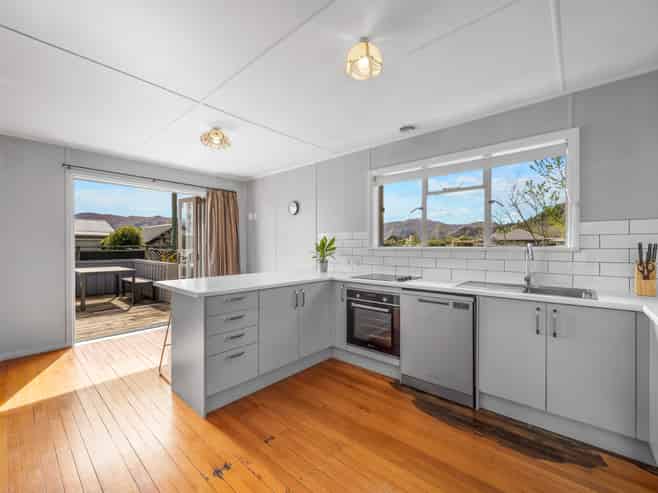 23 Main Road, Luggate