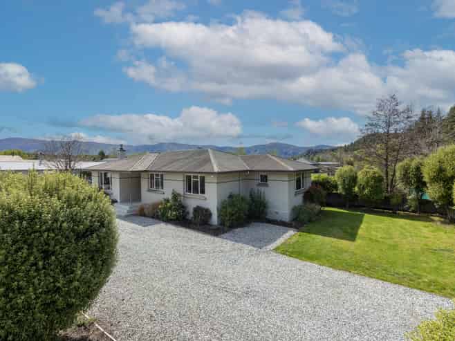 23 Main Road, Luggate