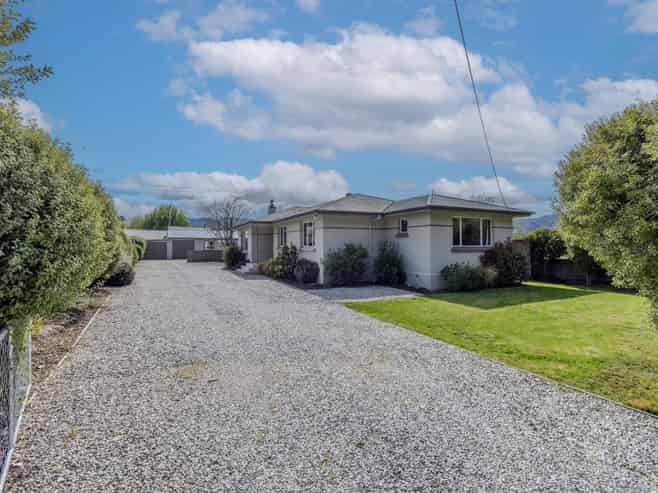 23 Main Road, Luggate