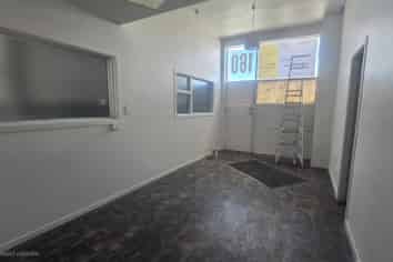 Handy Industrial Warehouse, close to CBD