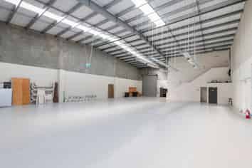 Lavish Office, Showroom & Warehouse 