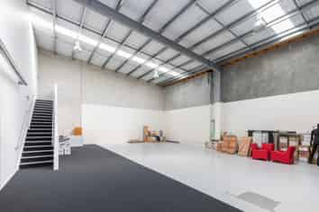 Lavish Office, Showroom & Warehouse 