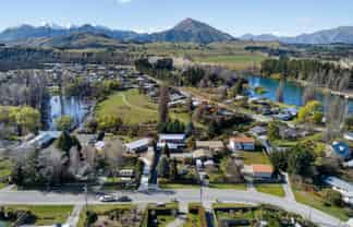 16 Lagoon Avenue, Albert Town