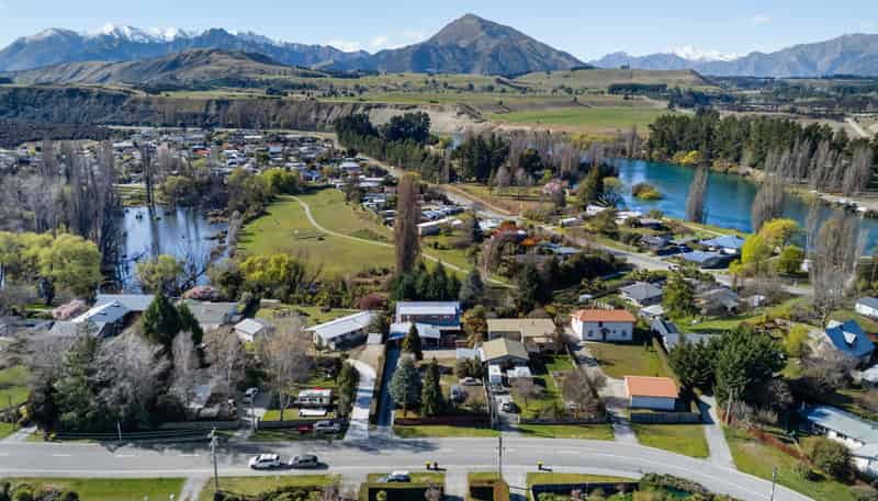 16 Lagoon Avenue, Albert Town