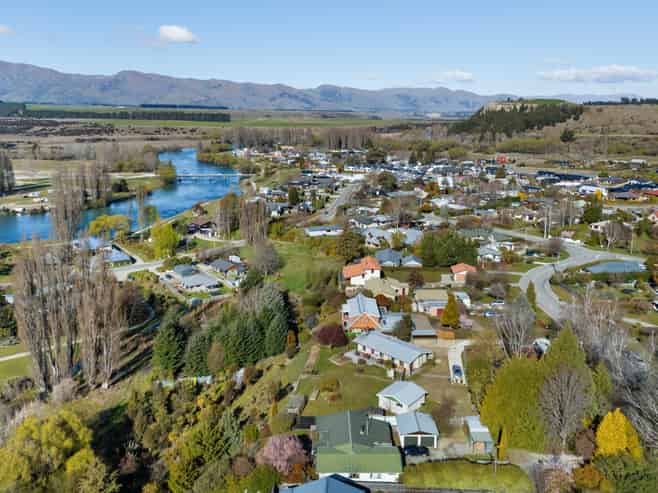 16 Lagoon Avenue, Albert Town