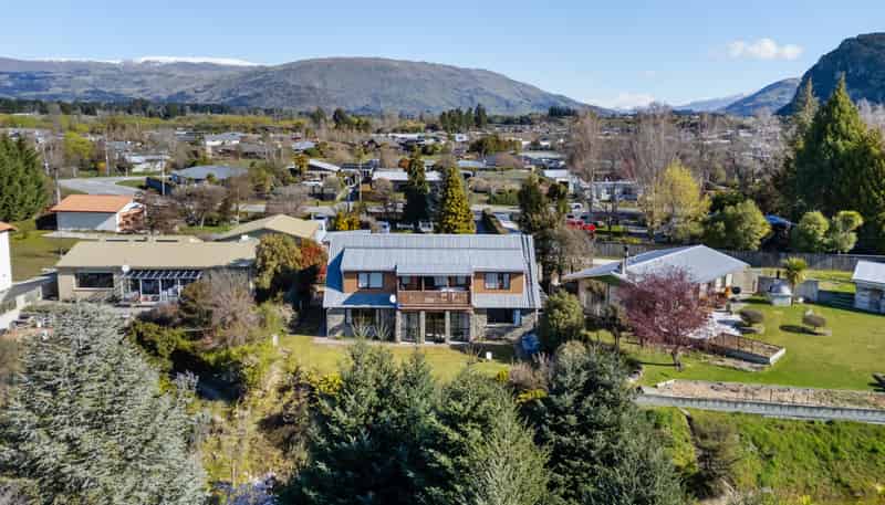 16 Lagoon Avenue, Albert Town