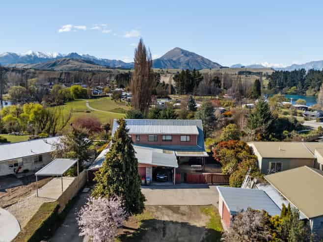 16 Lagoon Avenue, Albert Town