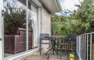 2/27 Ellerton Road, Mount Eden