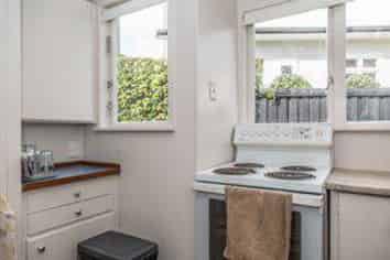 2/27 Ellerton Road, Mount Eden