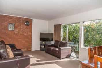 2/27 Ellerton Road, Mount Eden