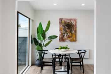 2/867 Beach Road, Torbay