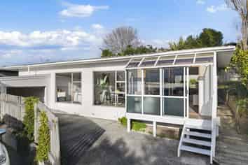 2/867 Beach Road, Torbay